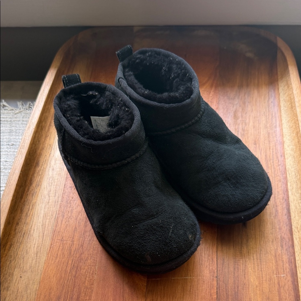 Girls low UGGS